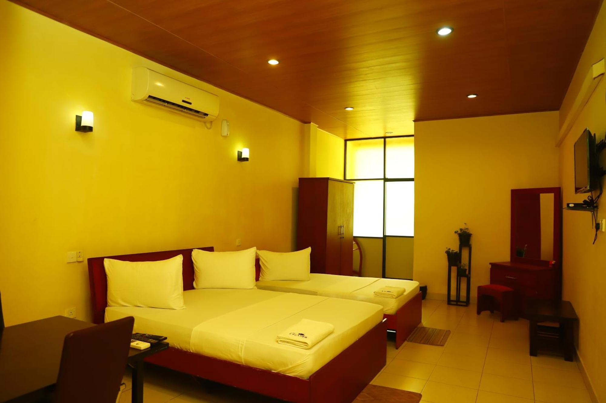 Gunners Club Hotel Minneriya Buitenkant foto